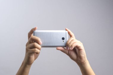 Bir fotoğraf veya video cep telefonuyla alma el