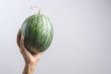 El tutma karpuz