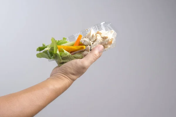 Scatola di plastica per alimenti puliti, petti di pollo bolliti w — Foto Stock