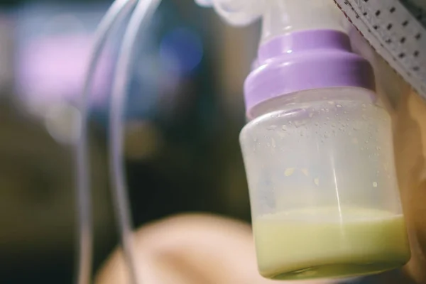 Anne sütü pompalanır anne