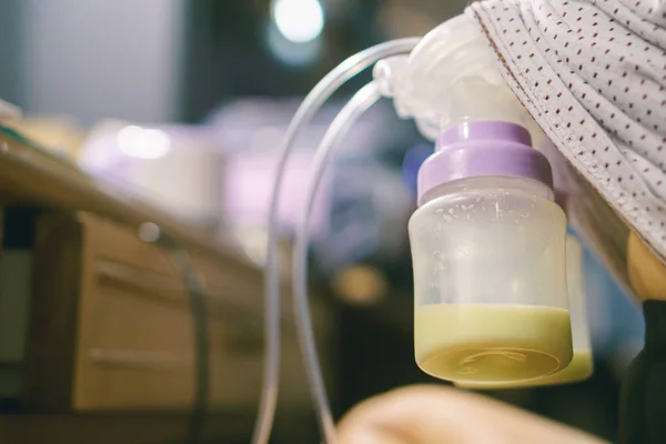 Anne sütü pompalanır anne