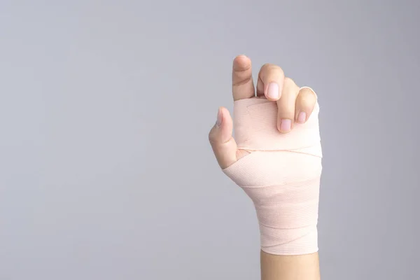 Main avec bandage sanglé — Photo