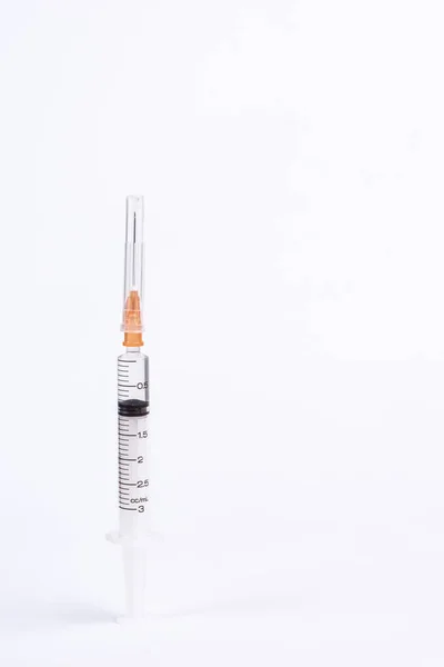 Medyczne strzykawka z igłą — Zdjęcie stockowe