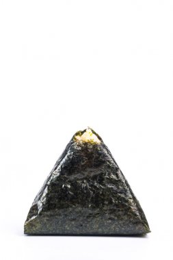 Bir Japon pirinç topu ile yosun sarılmış Onigiri