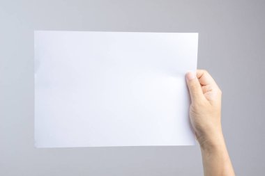 Boş kağıt kolay tutan el yerine poster veya broşür