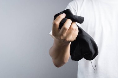 Kullanılan çorap gibi birinin el