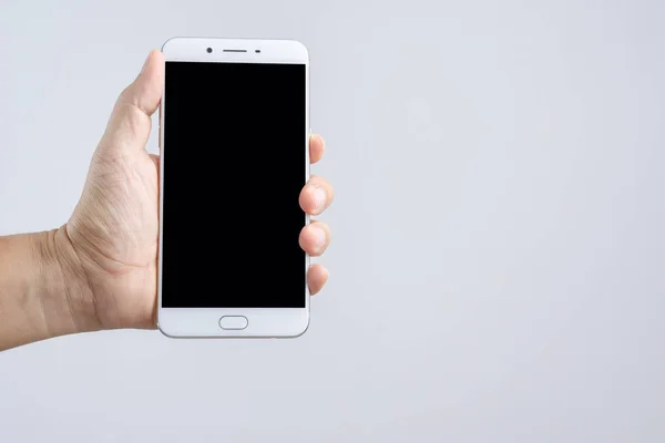 Hand hält neues 6 Zoll Smartphone mit leerem Bildschirm — Stockfoto