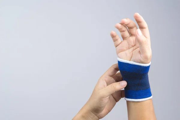 Kézzel támogatás rugalmas csukló és fáj gesztus — Stock Fotó