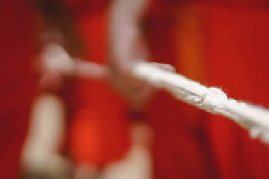 Monk önde gelen kişi ve ölü için büyük ip tutan el oranın veya mezarlığı bir Budizm veya hak yola Tayland için özveri belirtisi olarak taşıma araba vücut
