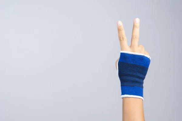 Ręka z elastycznym podparciem nadgarstka — Zdjęcie stockowe
