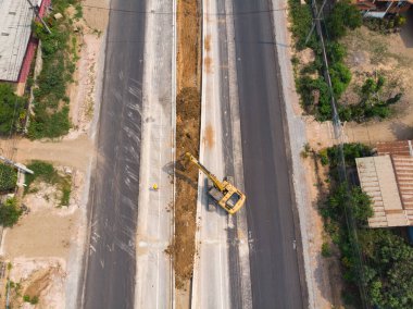 Kazıcı kepçe dolgu toprağı