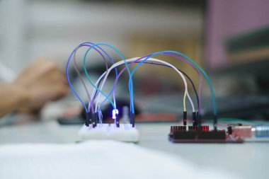 Eğitim bilimi deneyi için çok fazla geliştirme kiti