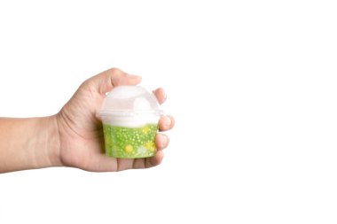 Hindistan cevizi sütünde mısır ve Taylandlı plastik bir fincan sago.
