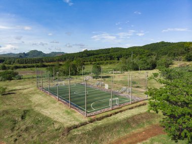 Açık hava futsal, futbol sahası.