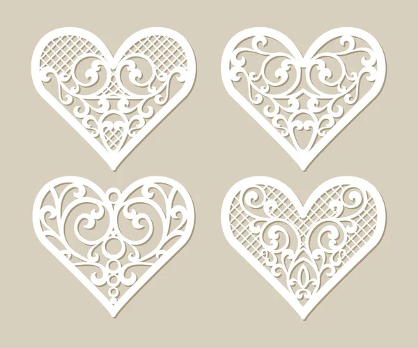 Stencil lacy hart met gebeeldhouwde opengewerkte patroon gezet — Stockvector