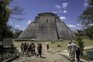 Sihirbazın piramit veya cüce piramit Uxmal Antik şehir Meksika içinde genel bakış. Canon 6 d mark2 fotoğraf 20.03.2018 çekim