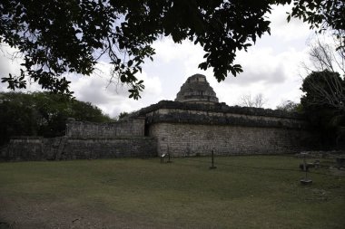 Yıldızlı evin içinde ritüel şehir, Chichen Itza