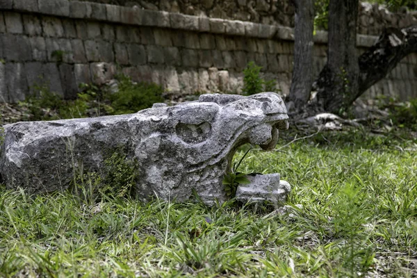 Chichen Itza jaguar taştan