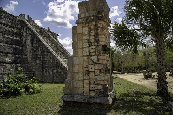 Una Piedra Duelo Situada Cerca Del Mausoleo Maya Ciudad Ritual — Foto de Stock