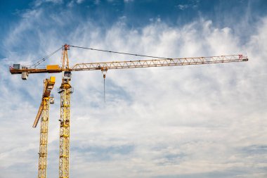 İnşaat kule vinç gökyüzü mavi