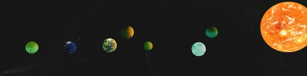 Панорама недавно открыла экзопланеты в системе TRAPPIST-1. Творческая идея семи планет и нового солнца . — стоковое фото