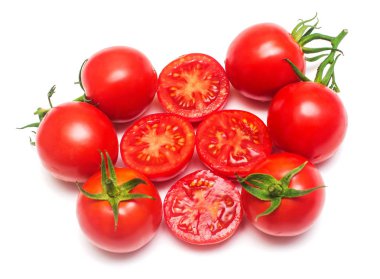 Domates toplama bütün ve dilimlenmiş izole üzerinde beyaz backgr