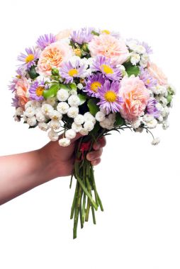 Bir güzel düğün buket çiçek gül, papatya ve dekoratif civanperçemi bir kız elimizde değil. Aşk ve ilişkiler. Flora. İlkbahar, yaz. St. Valentine's Day. Paskalya. Düz yatıyordu, en iyi görünüm. Nesne