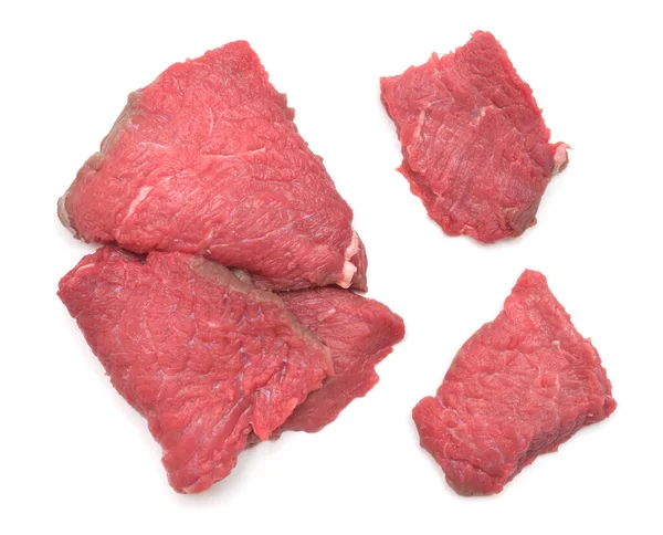 Carne fresca de vitela isolada sobre fundo branco. Bife cru . — Fotografia de Stock