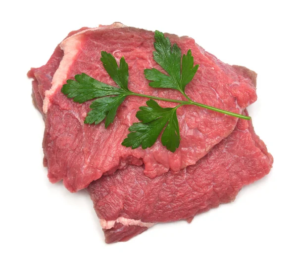 新鲜的小牛肉和欧芹在白色背景上被分离出来. Raw — 图库照片