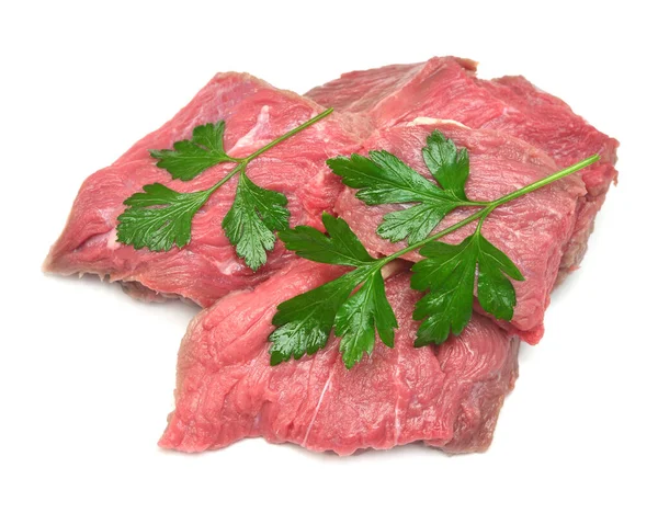 Carne fresca de ternera y perejil aislados sobre un fondo blanco. Crudo. —  Fotos de Stock