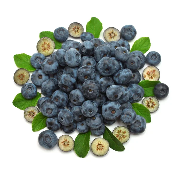 Blueberries fruit with leaves isolated on white background. Flat — Stock Photo, Image