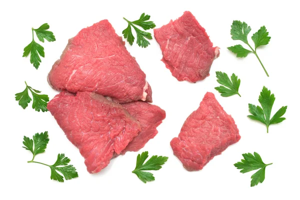 Свежее мясо телятины и петрушки изолированы на белом фоне. Raw — стоковое фото