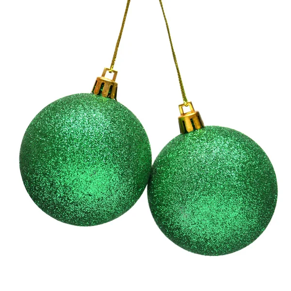 两个绿色的圣诞球在白色的背景上隔离。 太完美了 — 图库照片