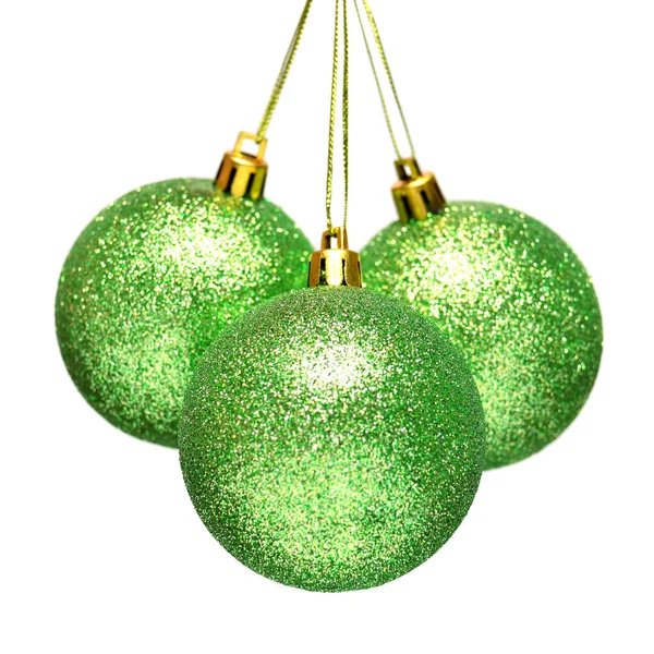 Drie groene kerstbal geïsoleerd op witte achtergrond. Perfect. — Stockfoto