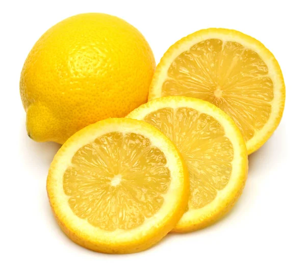 Citron vcelku a plátky ovoce izolované na bílém pozadí. Perfec — Stock fotografie