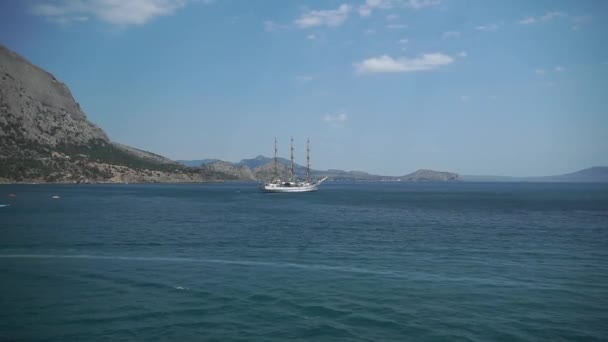 Bay New World Barco Vela Estrada Costa Mar Negro Crimeia — Vídeo de Stock