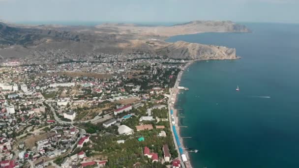 クリミアのスダックのリゾートタウンの海岸 ウクライナだ 夏休み — ストック動画