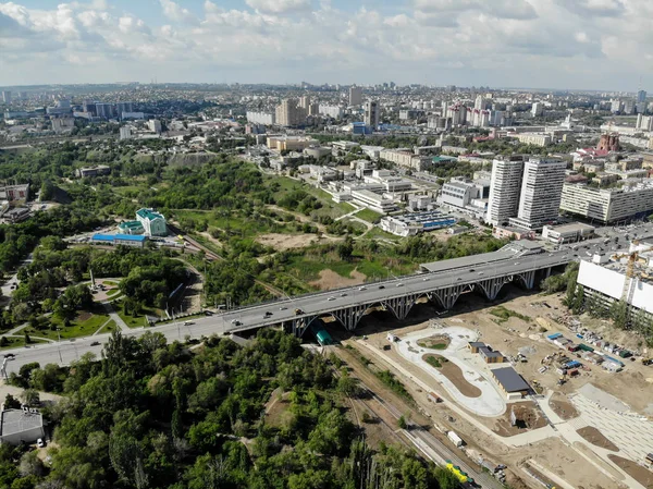 Volgograd şehri. Astrakhan köprüsü. Çariçe 'nin taşkın ovası