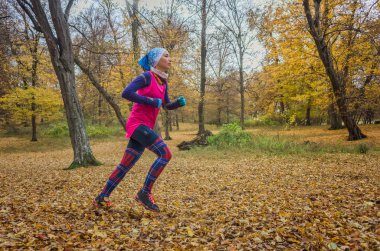 Forrest çalışma dışarı genç kız