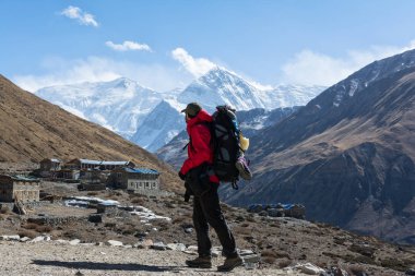Leddar Köyü ve Gangapurna Zirvesi için arıyorum uzun yürüyüşe çıkan kimse
