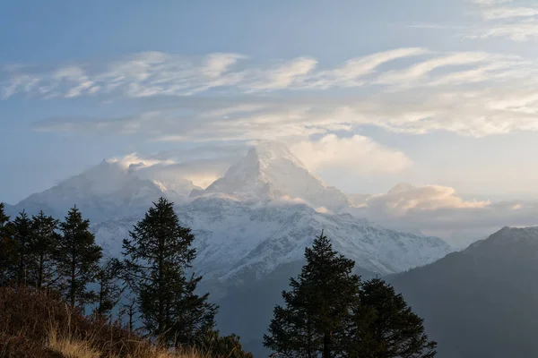 Zobacz Annapurna south wahają się od Poon Hill — Zdjęcie stockowe