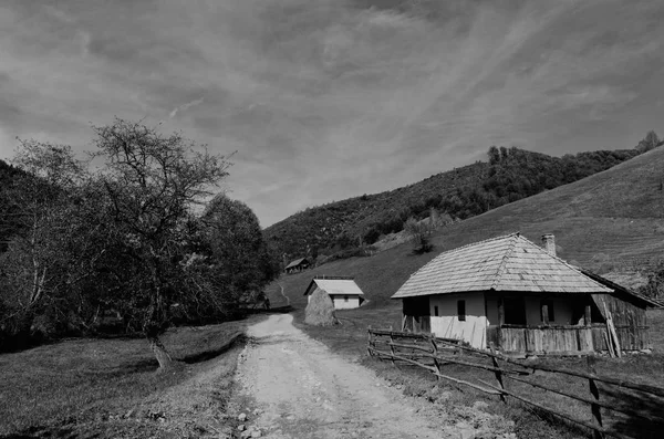 Paisaje rural en el campo, Transilvania, Rumania — Foto de Stock