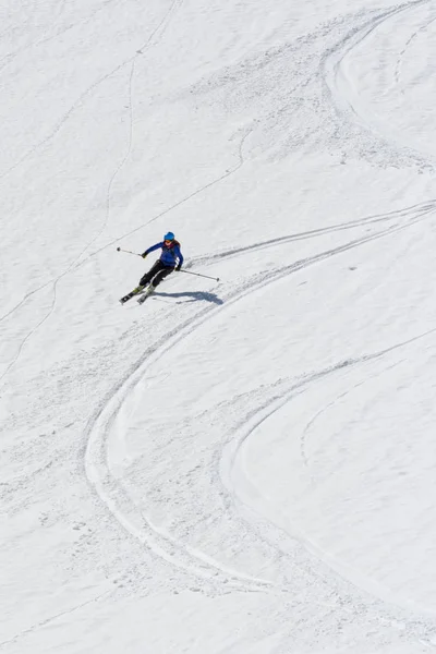 Snapshot of a woman skiing — Stock Photo, Image