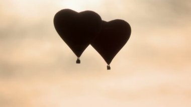 Sıcak hava balonları kalplerin şeklinde