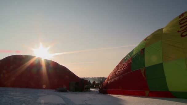 Weergave van hete lucht ballonnen vlucht voorbereiden — Stockvideo