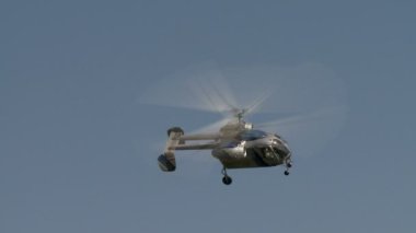 Modern helikopter uçuş kameraya döner