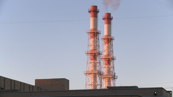 Pilas de humo de fábrica — Vídeo de stock