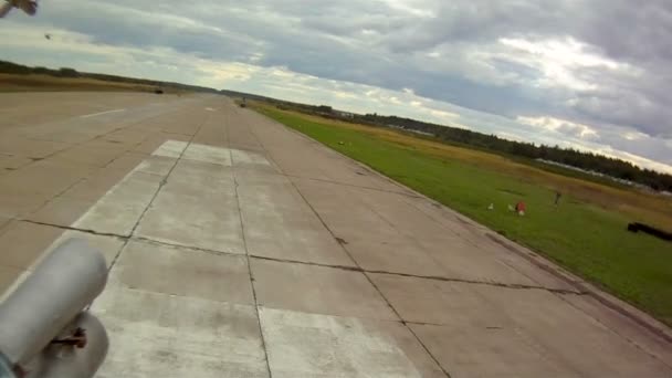 Landningsbanan i militär airfield — Stockvideo