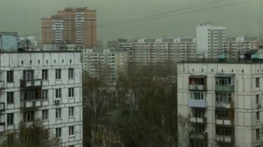 Apartmanlar görünümünü bulutlu gün