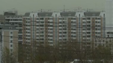 Apartman görünümünü bulutlu gün